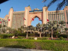 美國關(guān)稅重創(chuàng)，中國企業(yè)如何突圍?